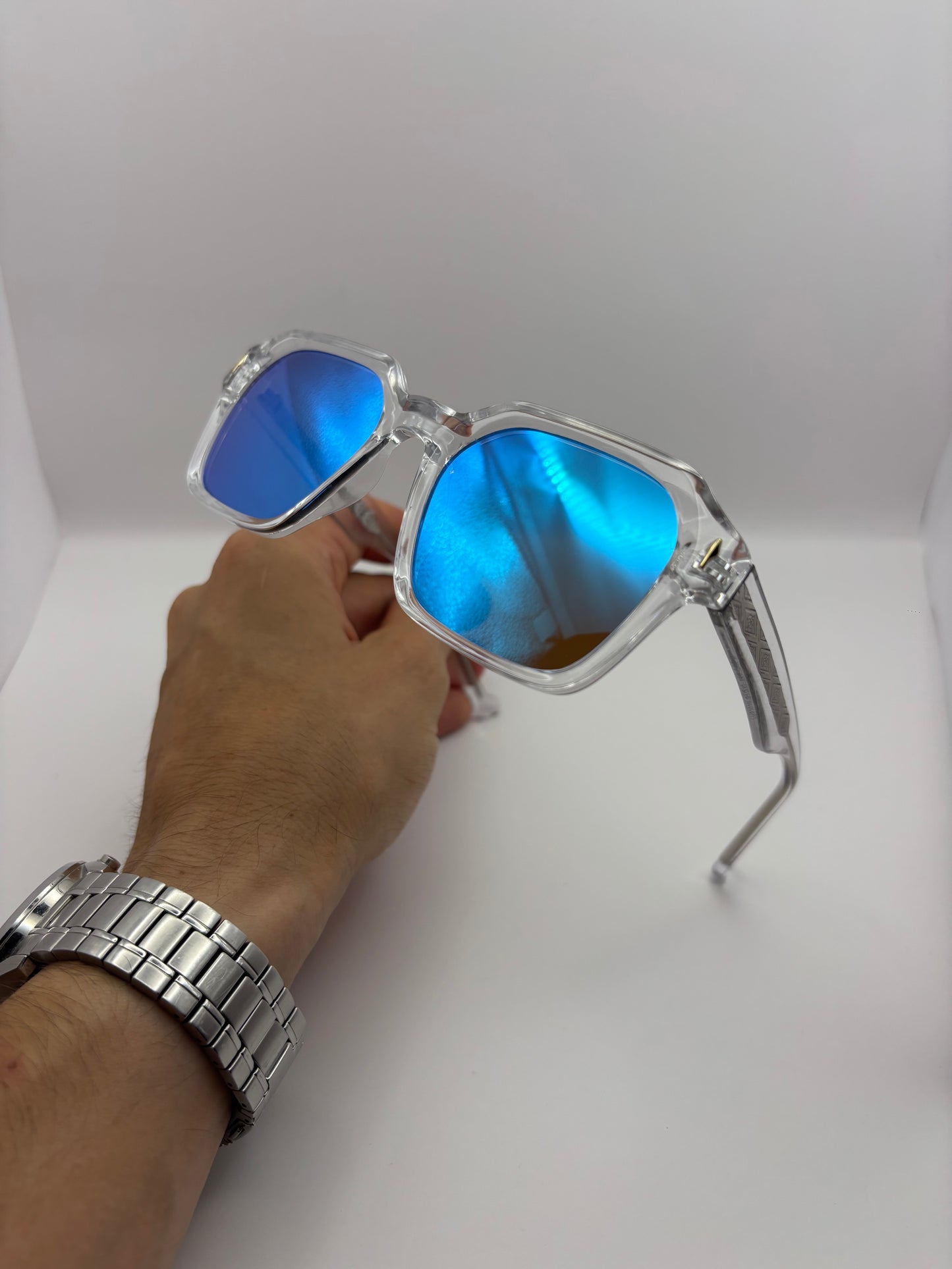 Blue mirror