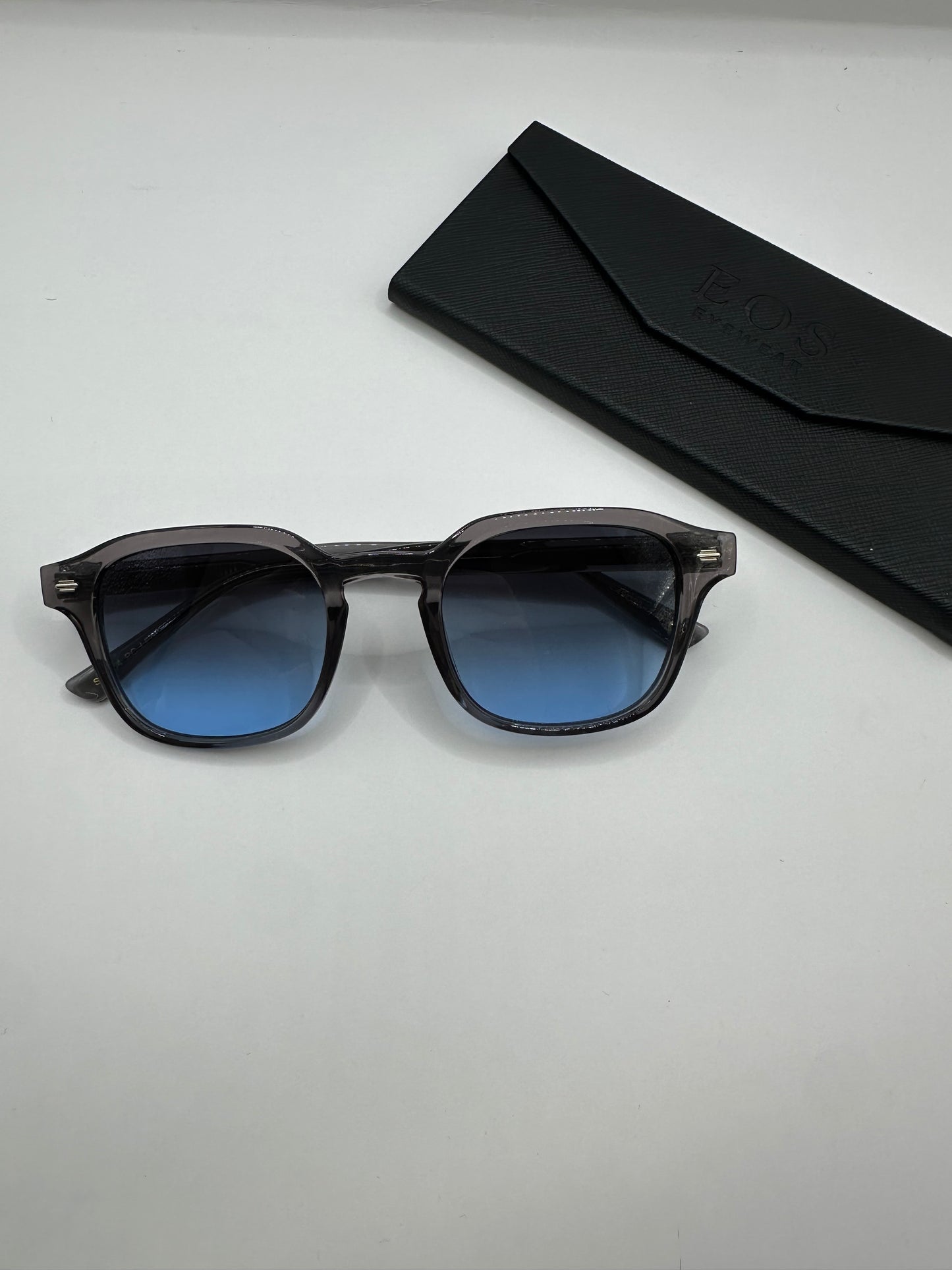 EOS Smoke Blue
