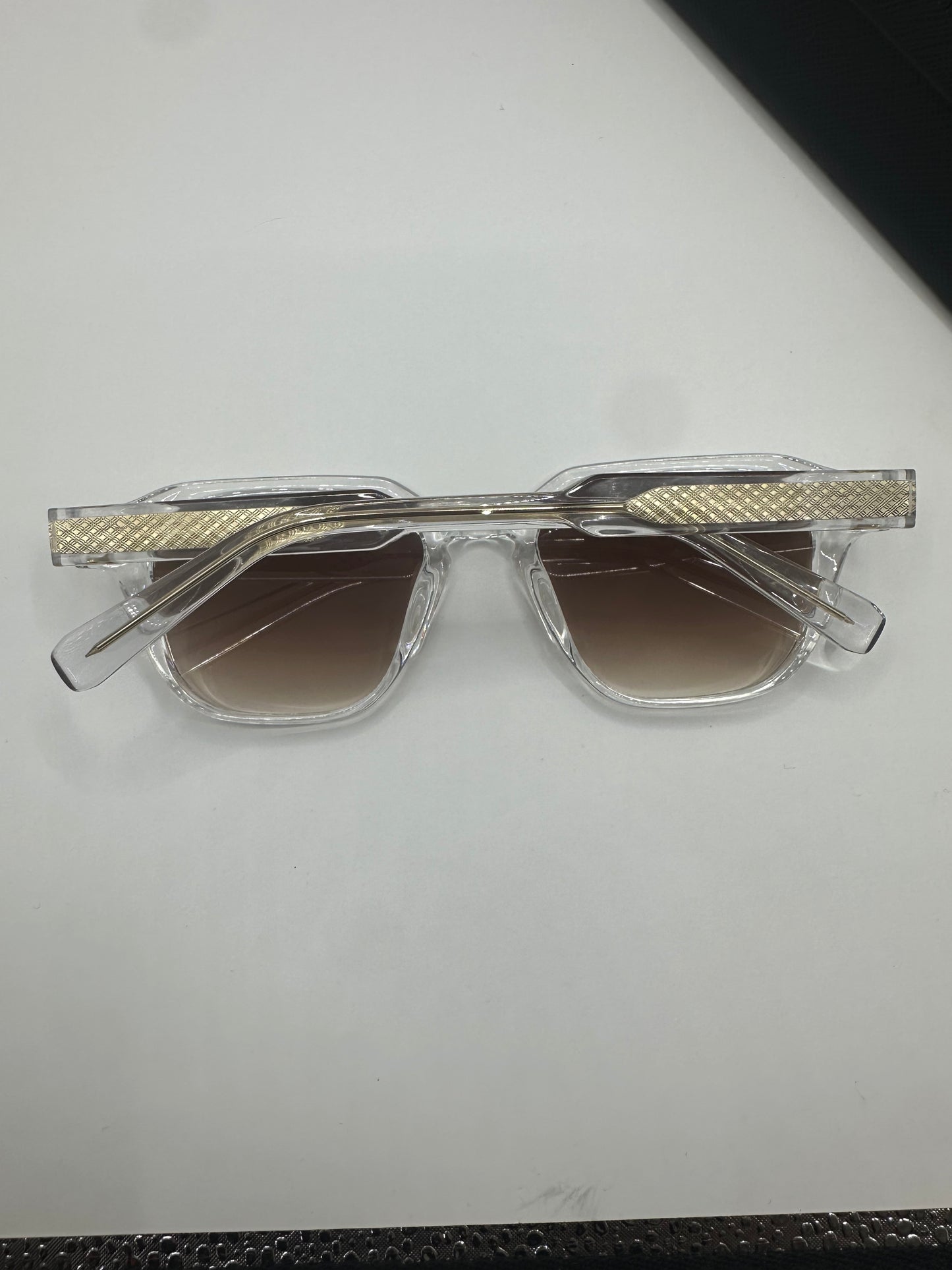 EOS Crystal Brown