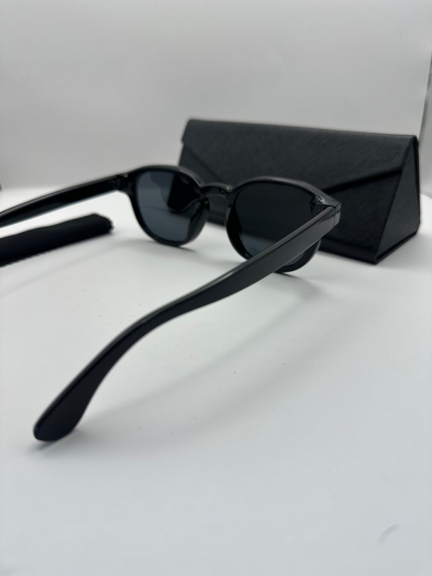 EOS Midnight Black